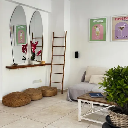 Serenity Family - 5 Min Walk To Villa Paralimni