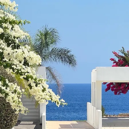 Villa Serenity Family - 5 Min Walk To Paralímni