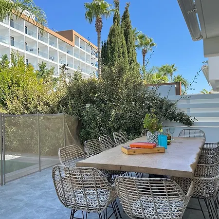 Villa Seaside Serenity - Walk To