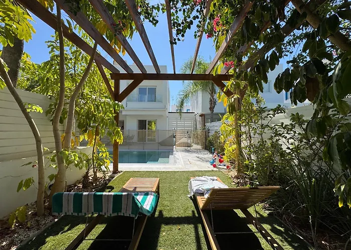 Villa Serenity Family - 5 Min Walk To Paralimni