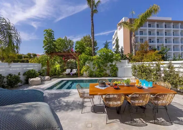 Serenity Family - 5 Min Walk To Villa Paralimni