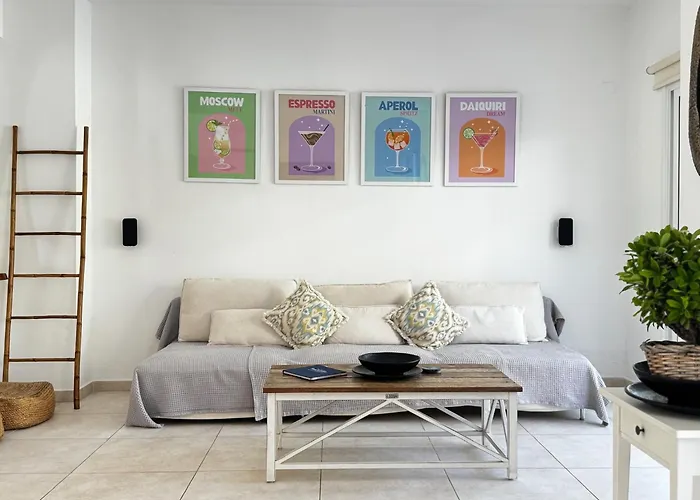 Serenity Family - 5 Min Walk To Villa Paralimni