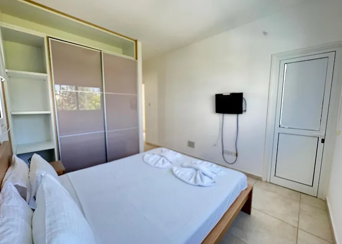 Villa Serenity Family - 5 Min Walk To Paralimni