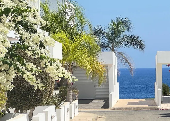 Serenity Family - 5 Min Walk To Villa Paralimni