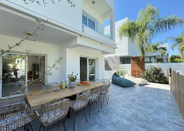 Serenity Family - 5 Min Walk To * Paralimni